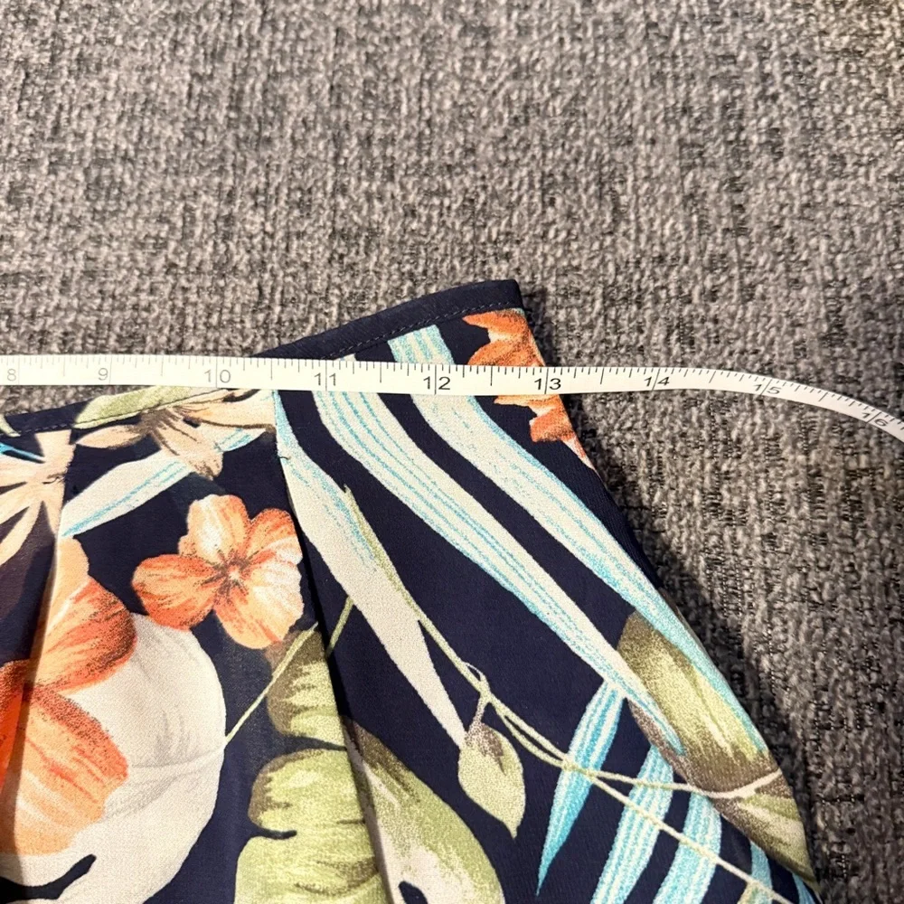 Top Apparel High Waisted Floral Pleated Shorts Small